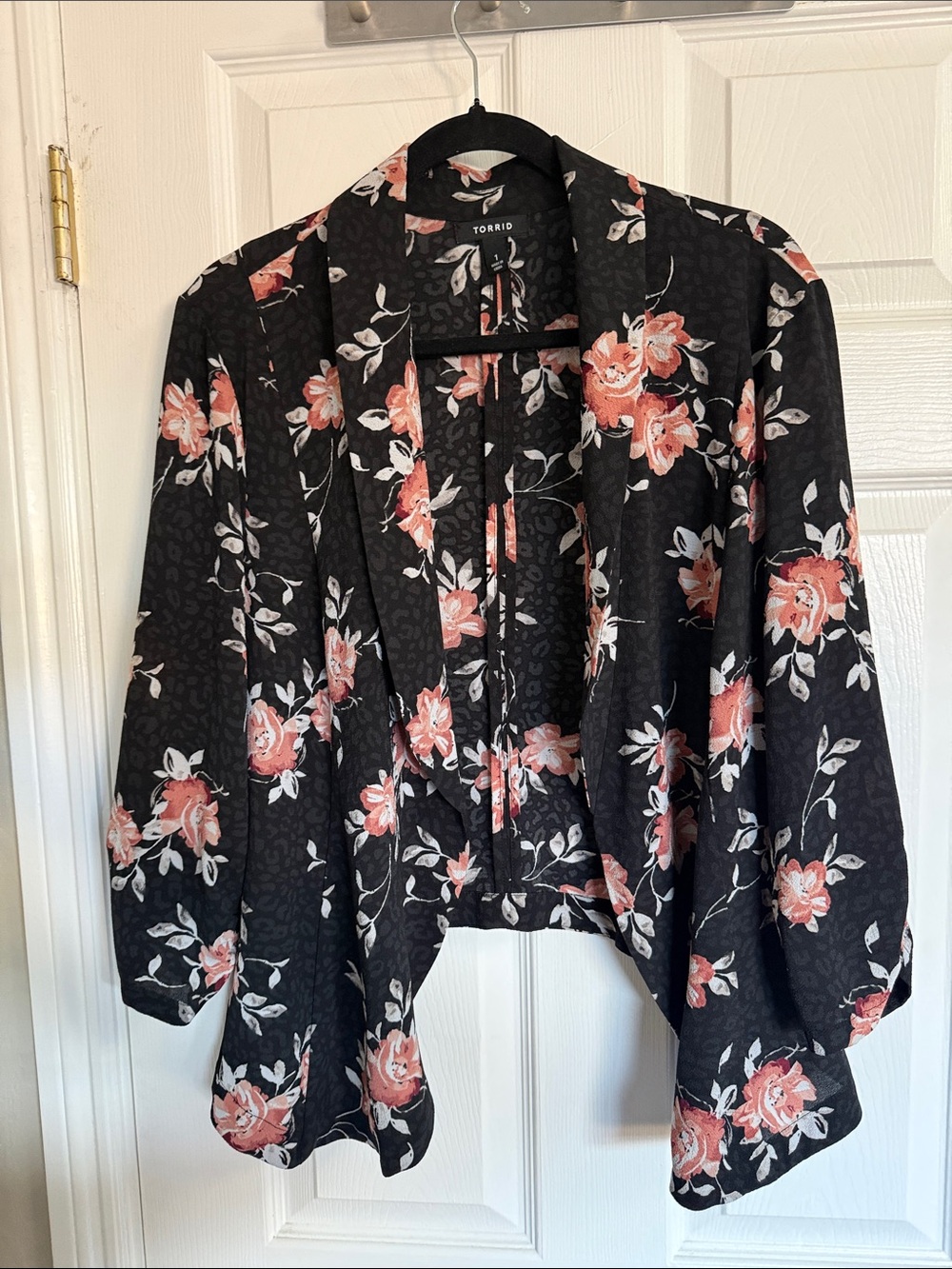 torrid Size 1 14/16 Black Floral Open-Front Draped crepe blazer